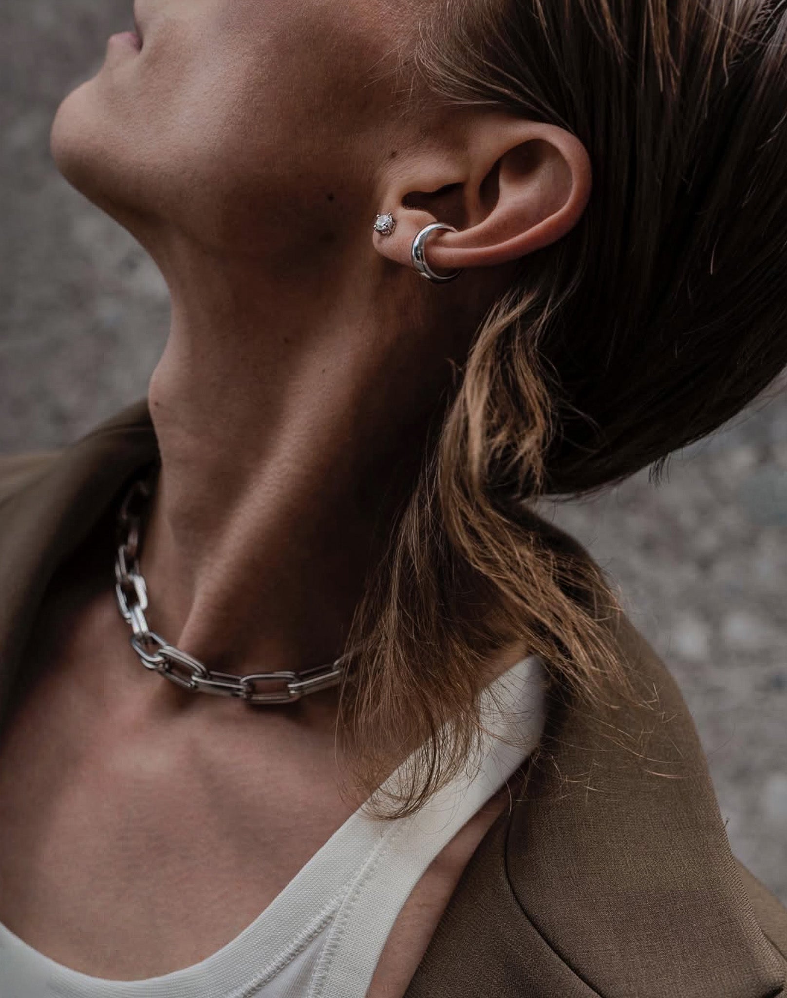 How to Choose Silver-Colored Jewelry for Men