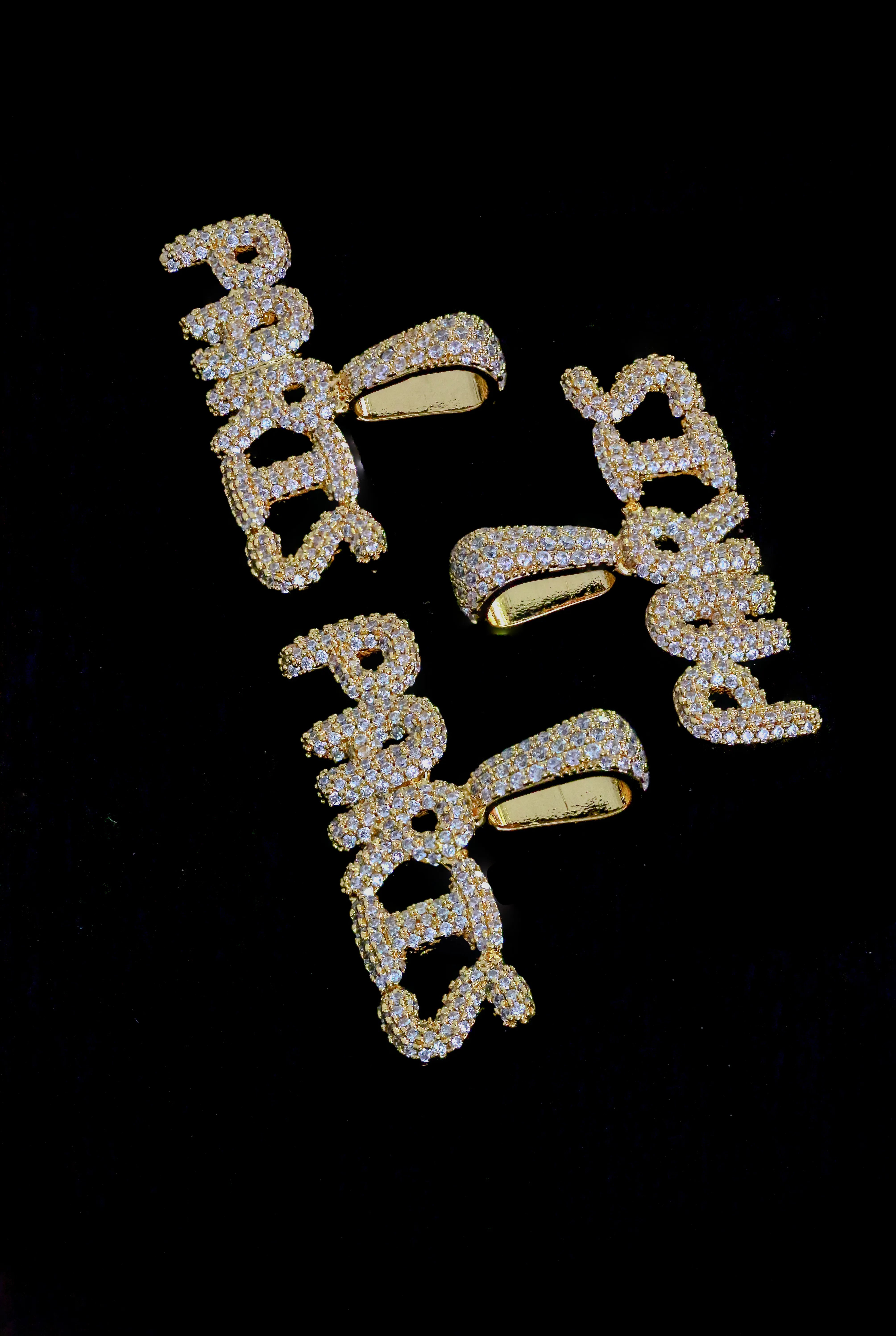 Custom Pendant Paris in Yellow Gold