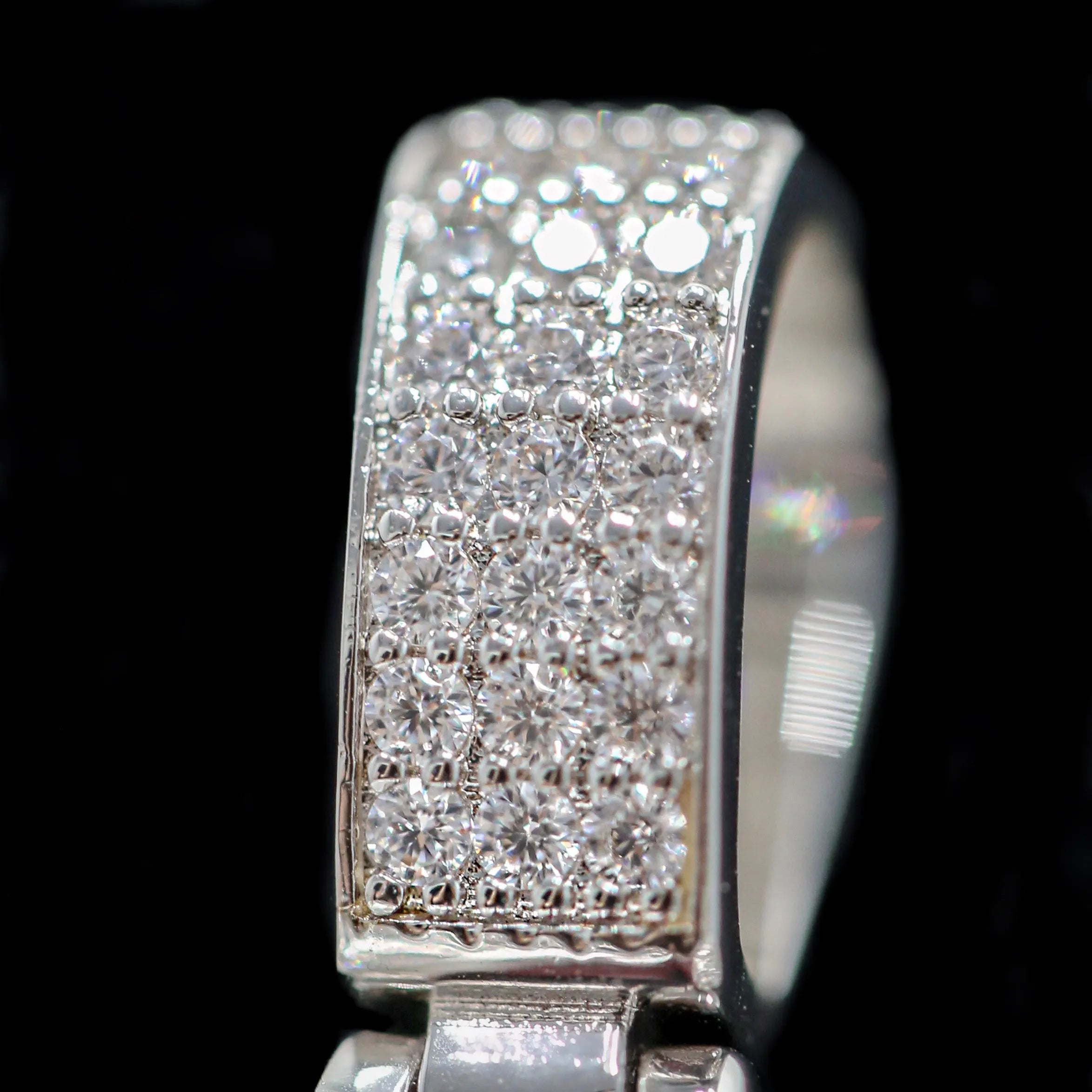 Broken Heart Pendant in White Gold