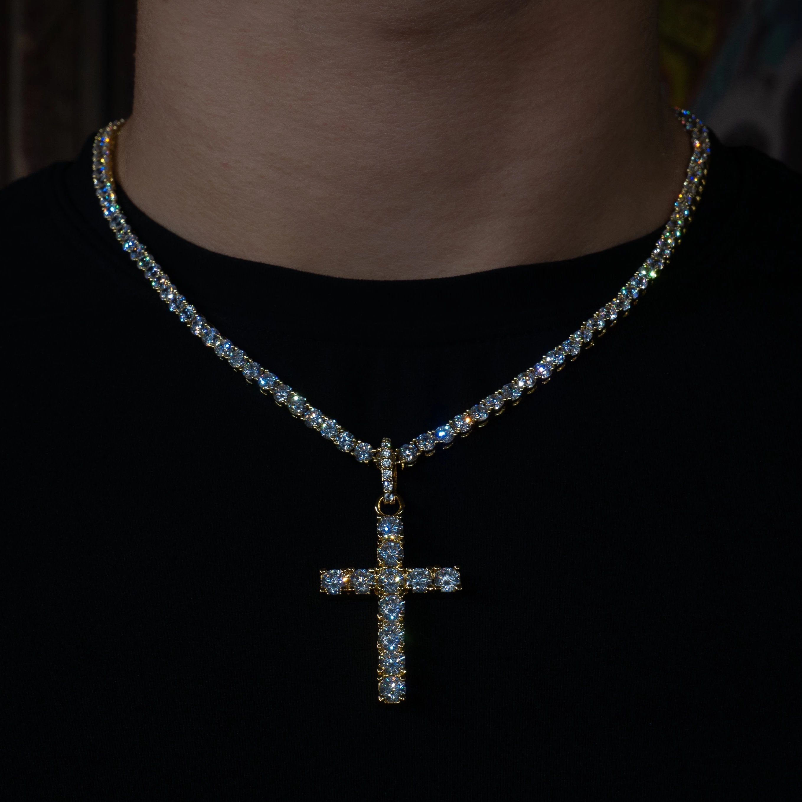 Cross Pendant in Yellow Gold