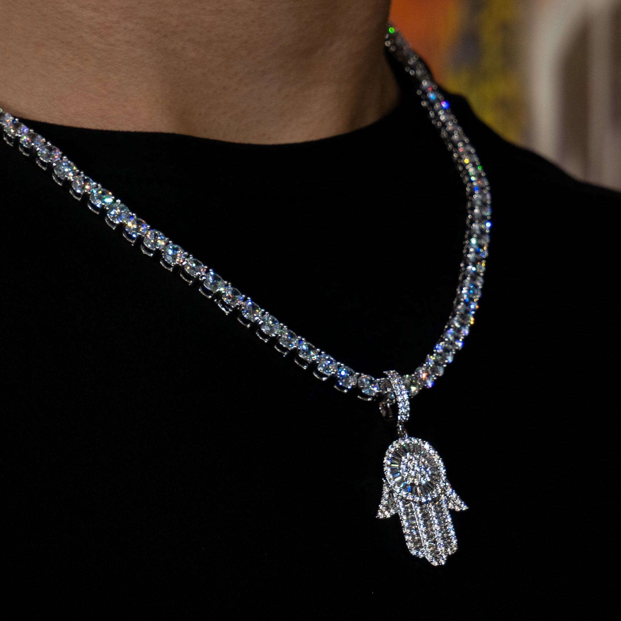 Hamsa Hand Pendant in White Gold (Baguette Cut)