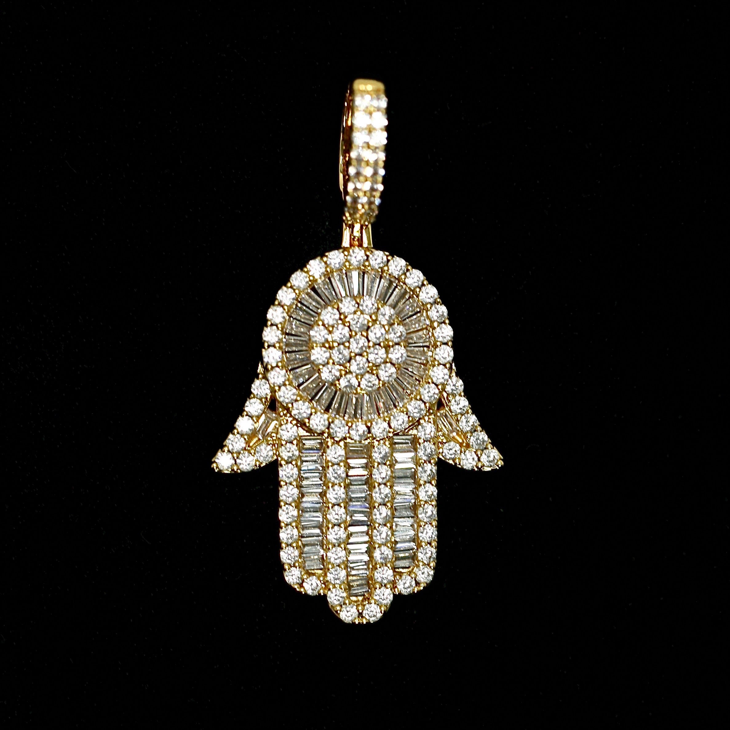 Hamsa Hand Pendant in Yellow Gold (Baguette Cut)