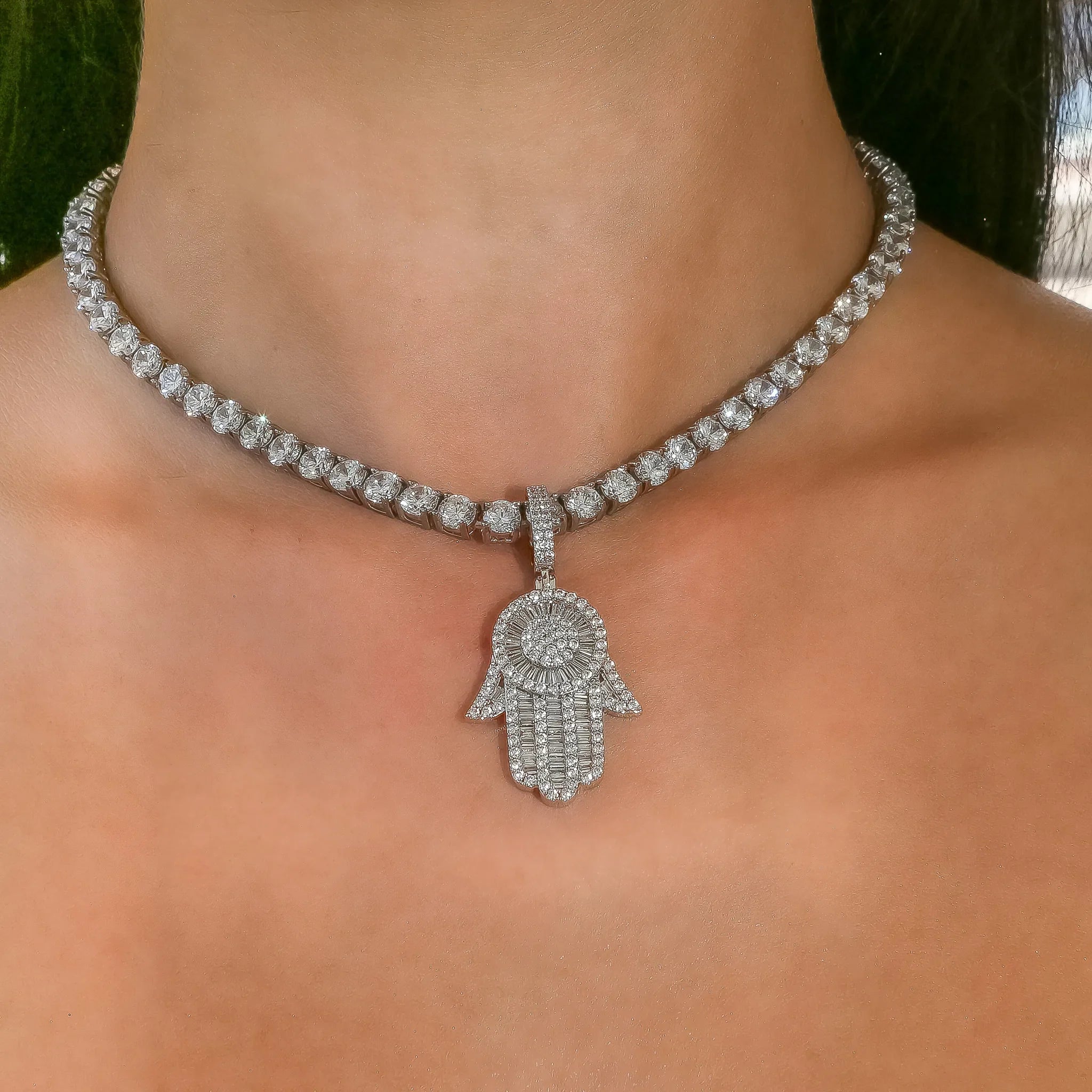 Hamsa Hand in White Gold (Baguette Cut)