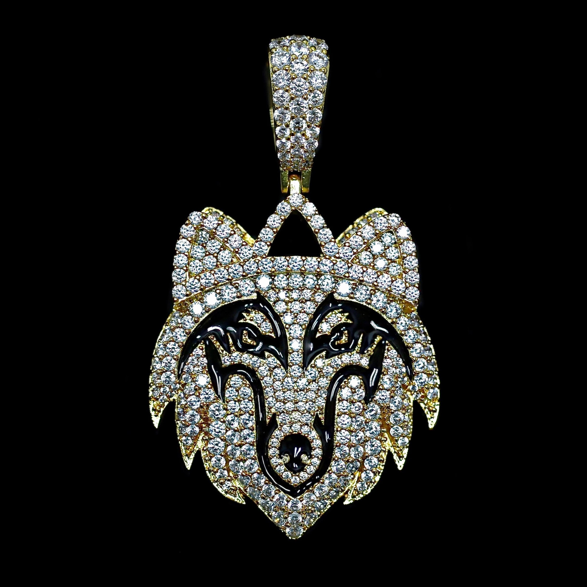 Wolf Pendant in Yellow Gold