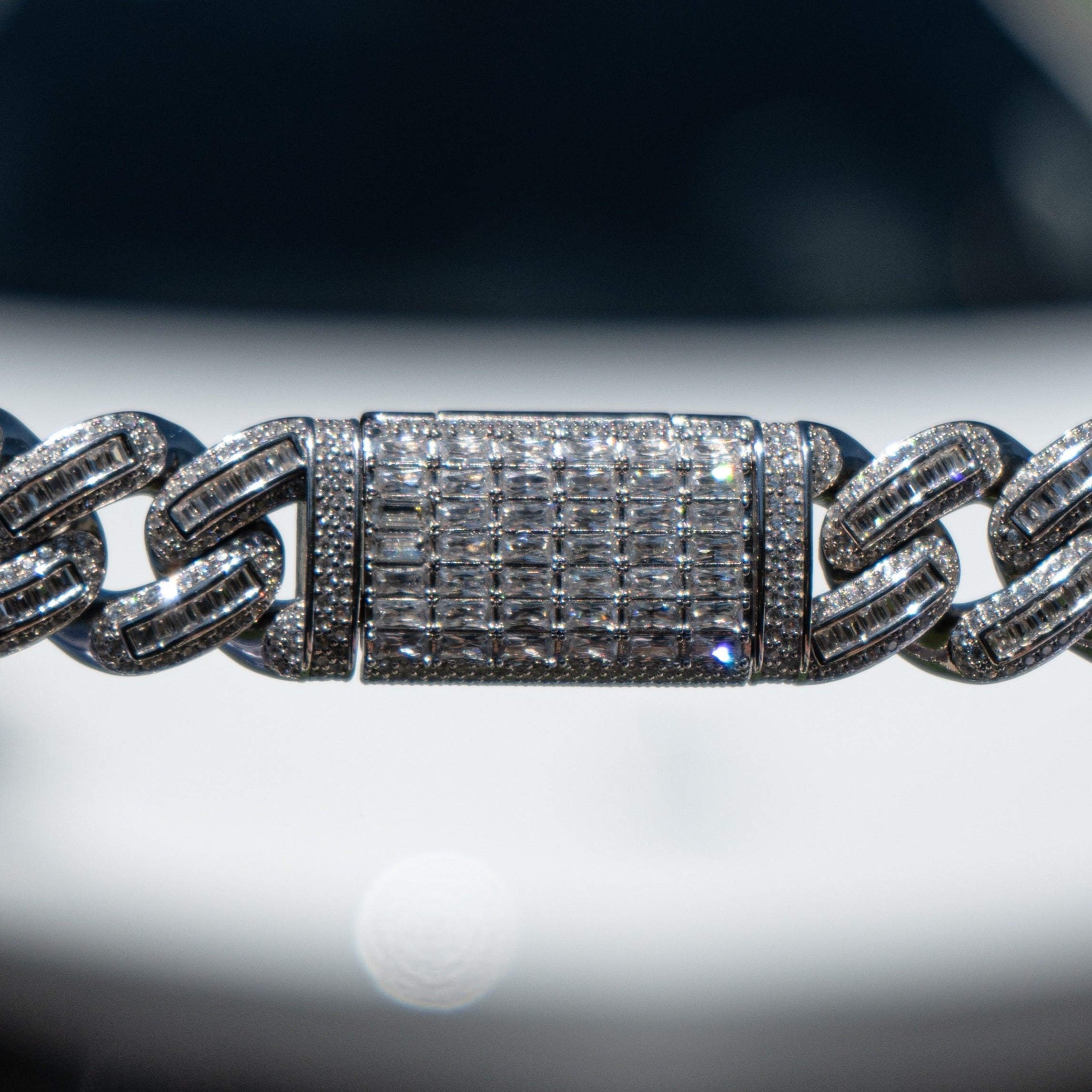 18mm Bugatti Link Chain in White Gold
