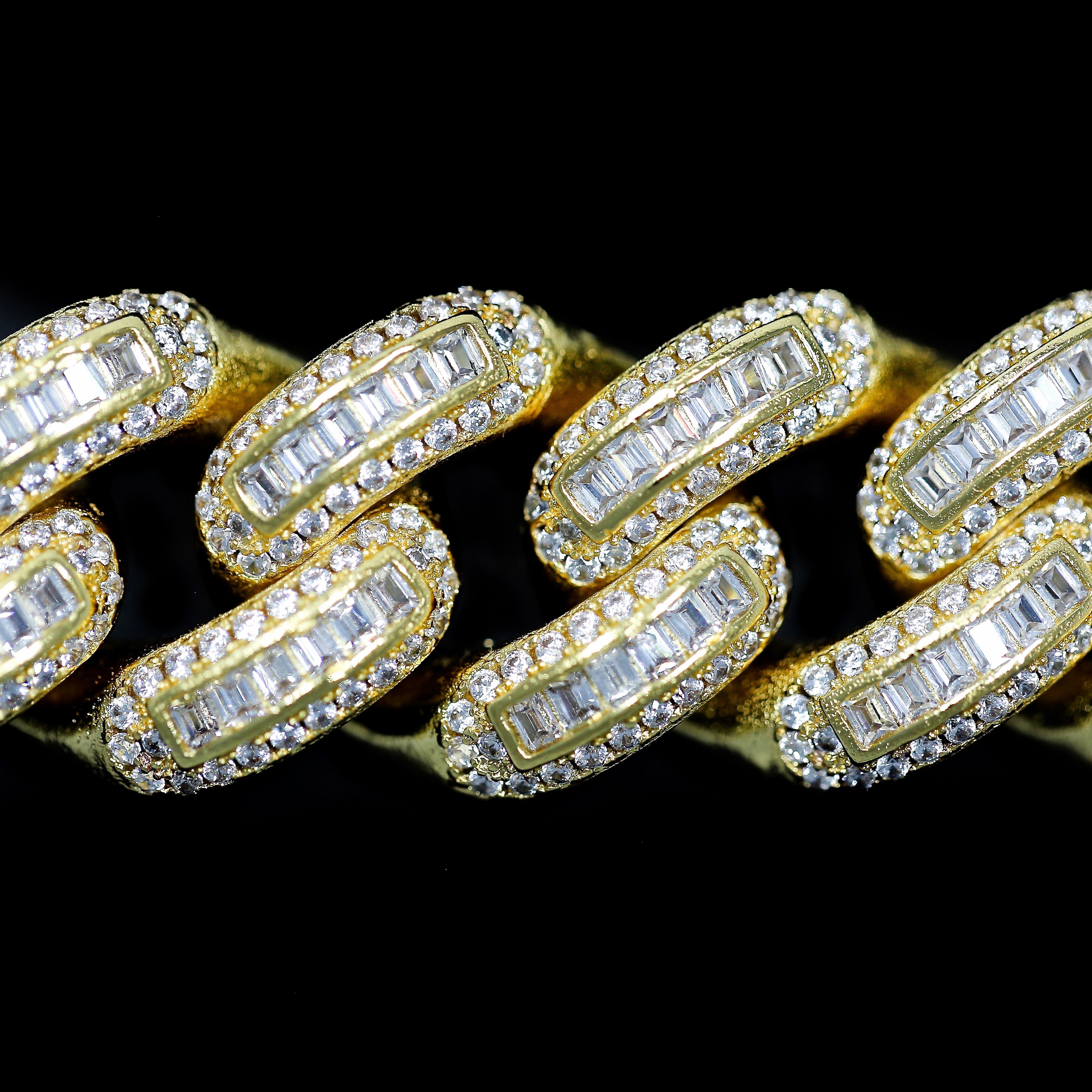 18mm Bugatti Link Chain in Yellow Gold