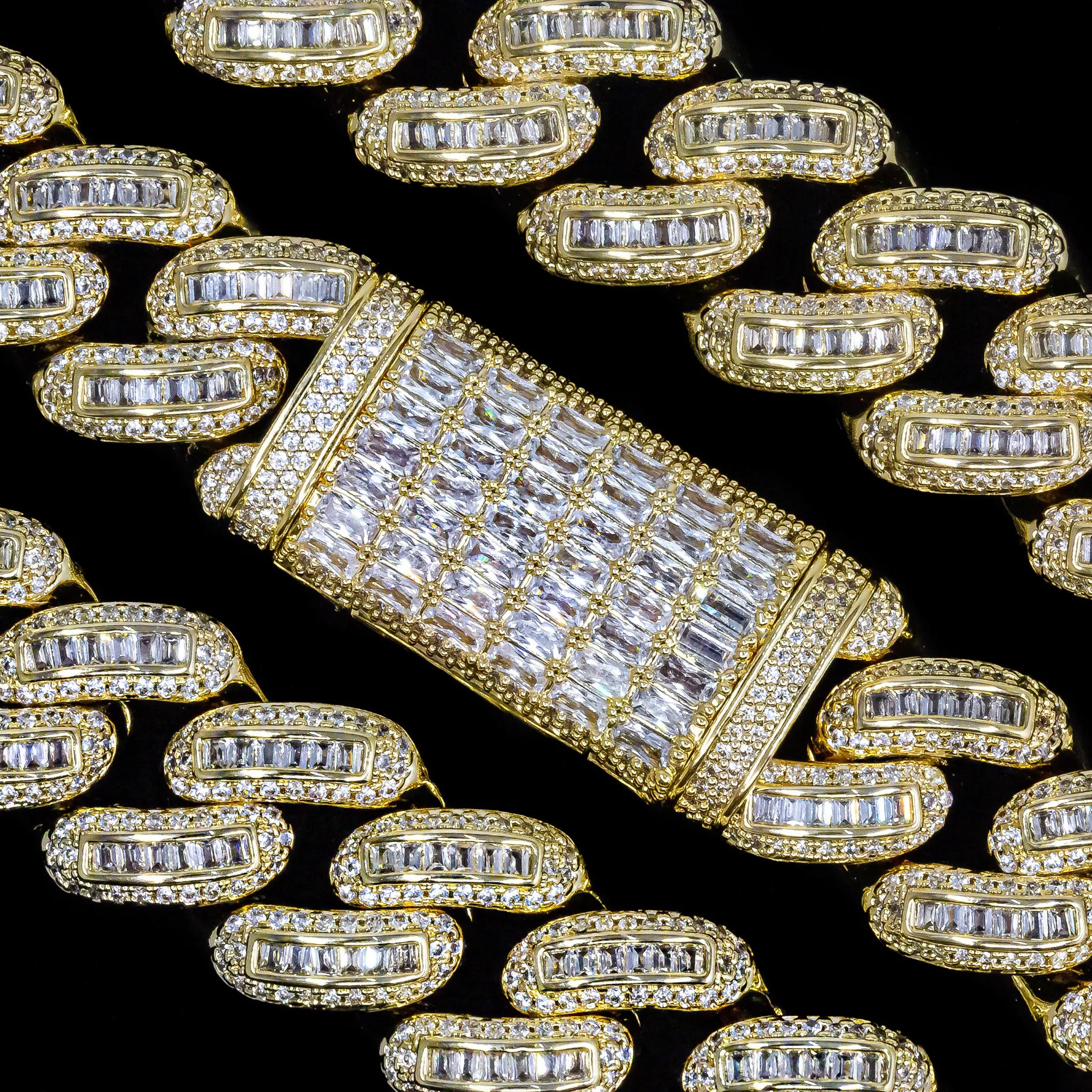 18mm Bugatti Link Chain in Yellow Gold