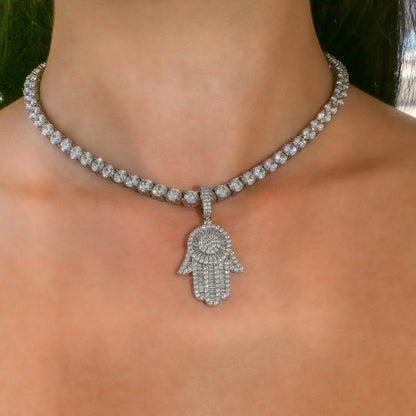 Hamsa Hand in White Gold (Baguette Cut)