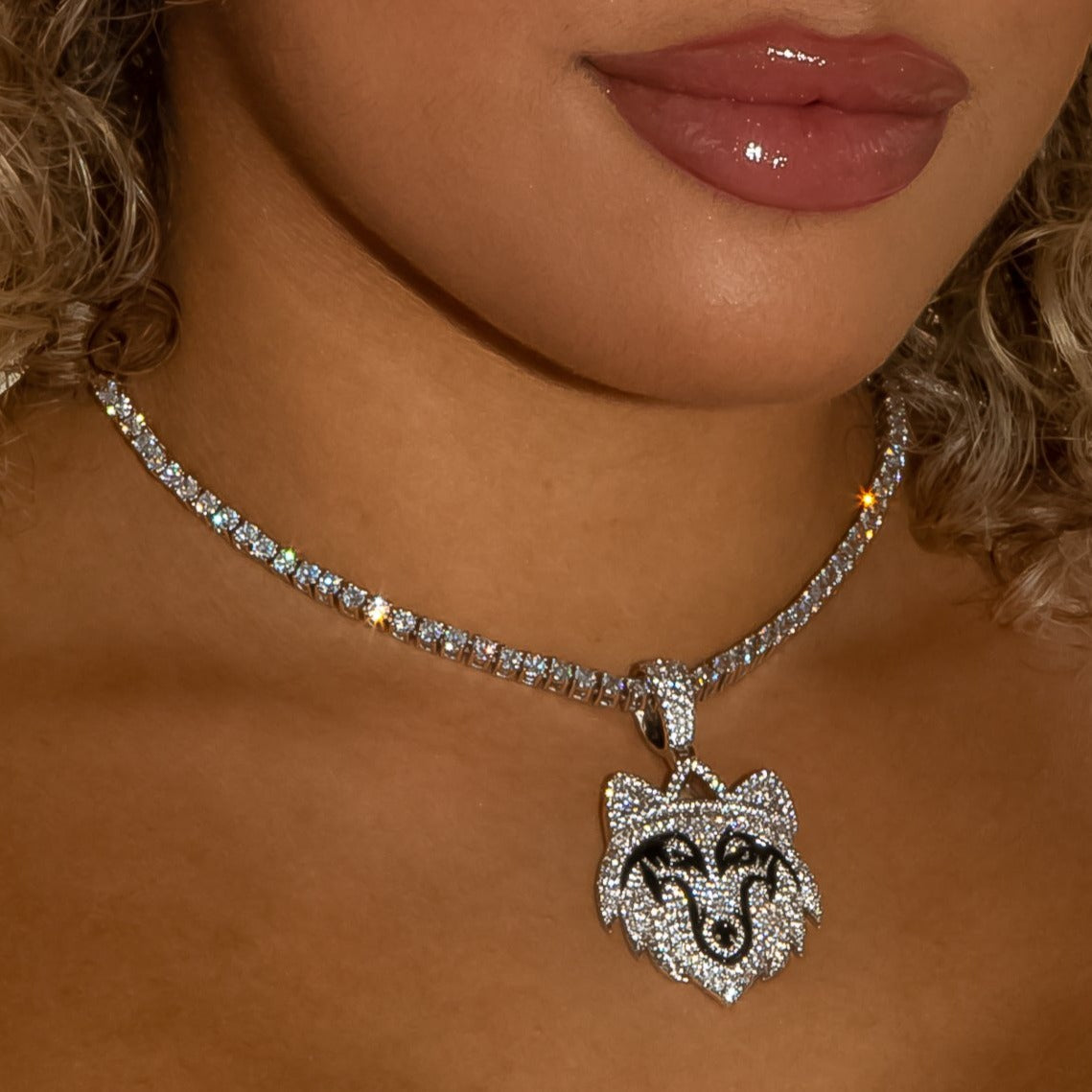 Wolf Pendant in White Gold