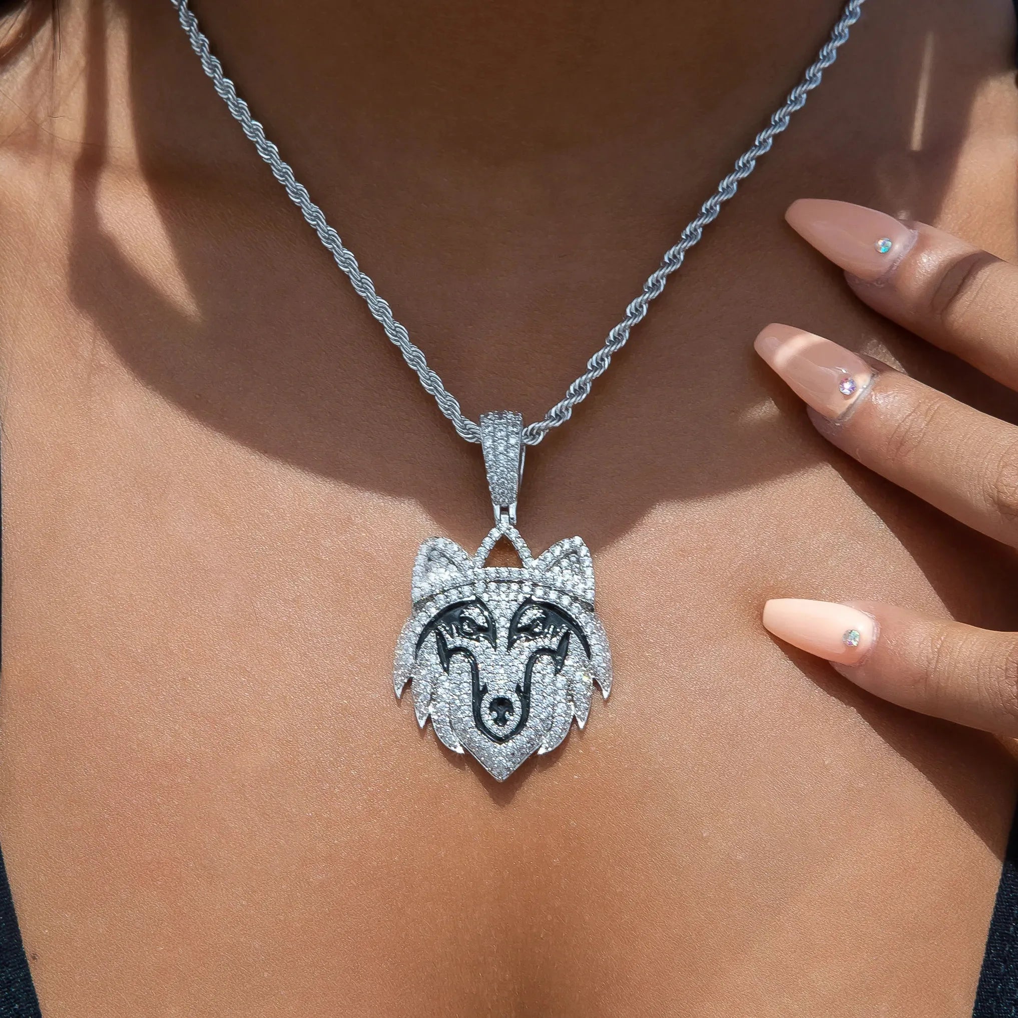 Wolf Pendant in White Gold