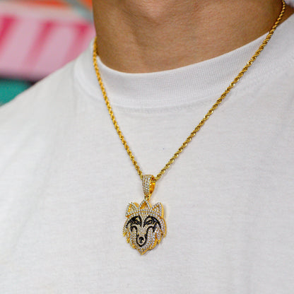 Wolf Pendant in Yellow Gold